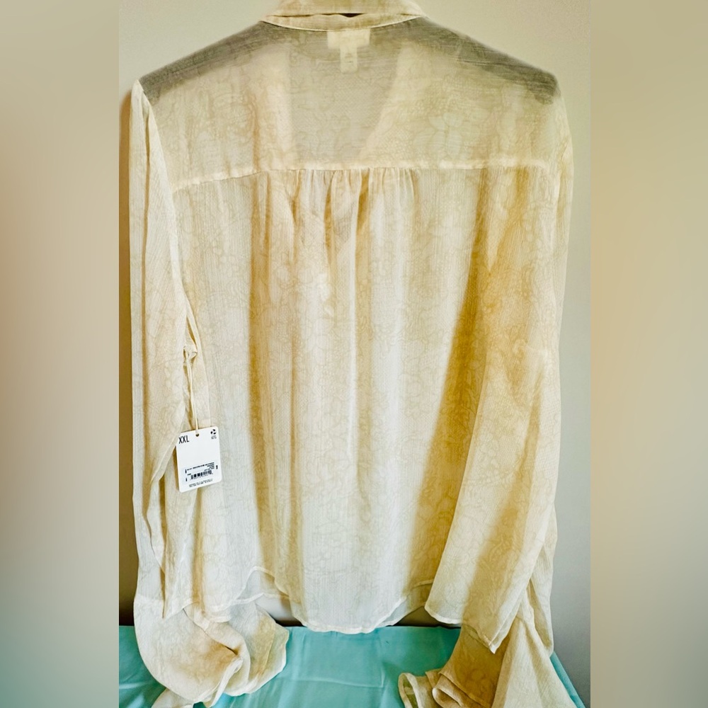 NWT. a.n.a Ivory Tie-Neck Ruffle Cuff Blouse Size: XXL - Picture 4 of 8
